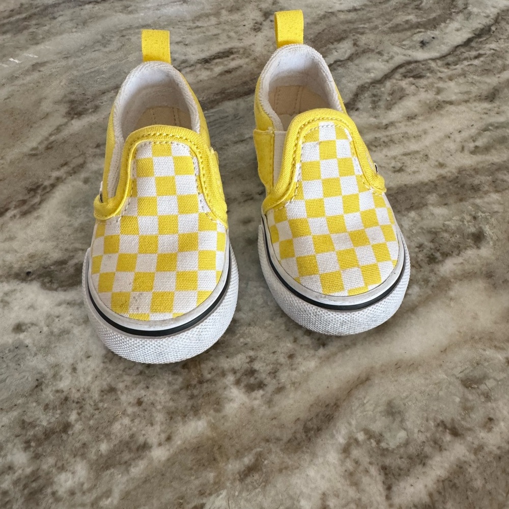 VANS toddler 4 - Kids Yellow Checkered Slip-On Shoes - so cute 🥹